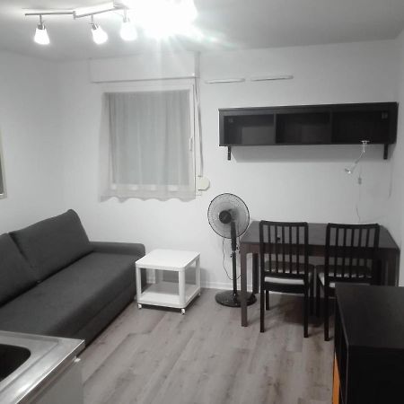 Studio Devant Les Remparts Avec Parking Prive Apartment Avignon Exterior photo